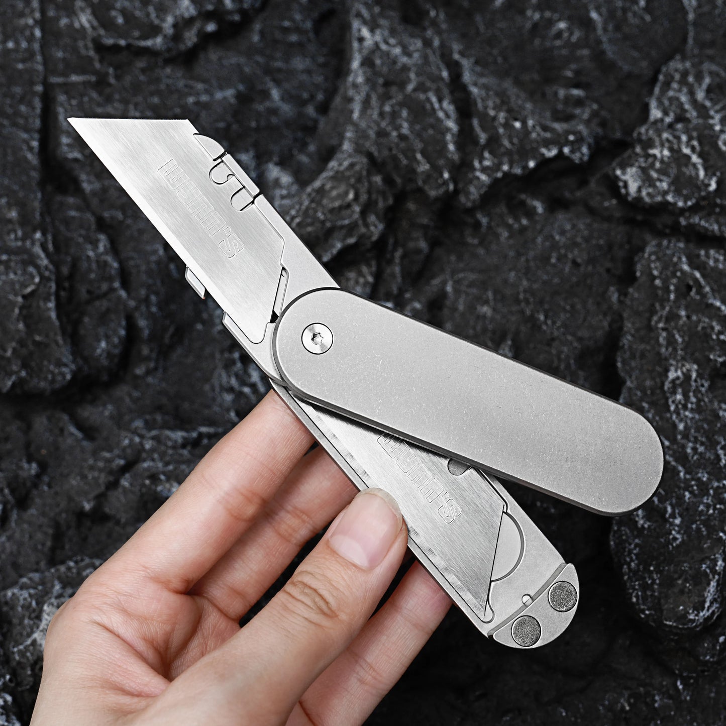 THE TiMAG UTILITY KNIFE