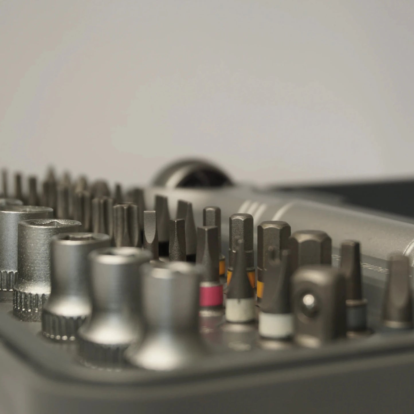 THE MAGNETIC SET - AVERX GearAVERX Steel Magnetic Set compact driver and bit holder frontAVERX Gear